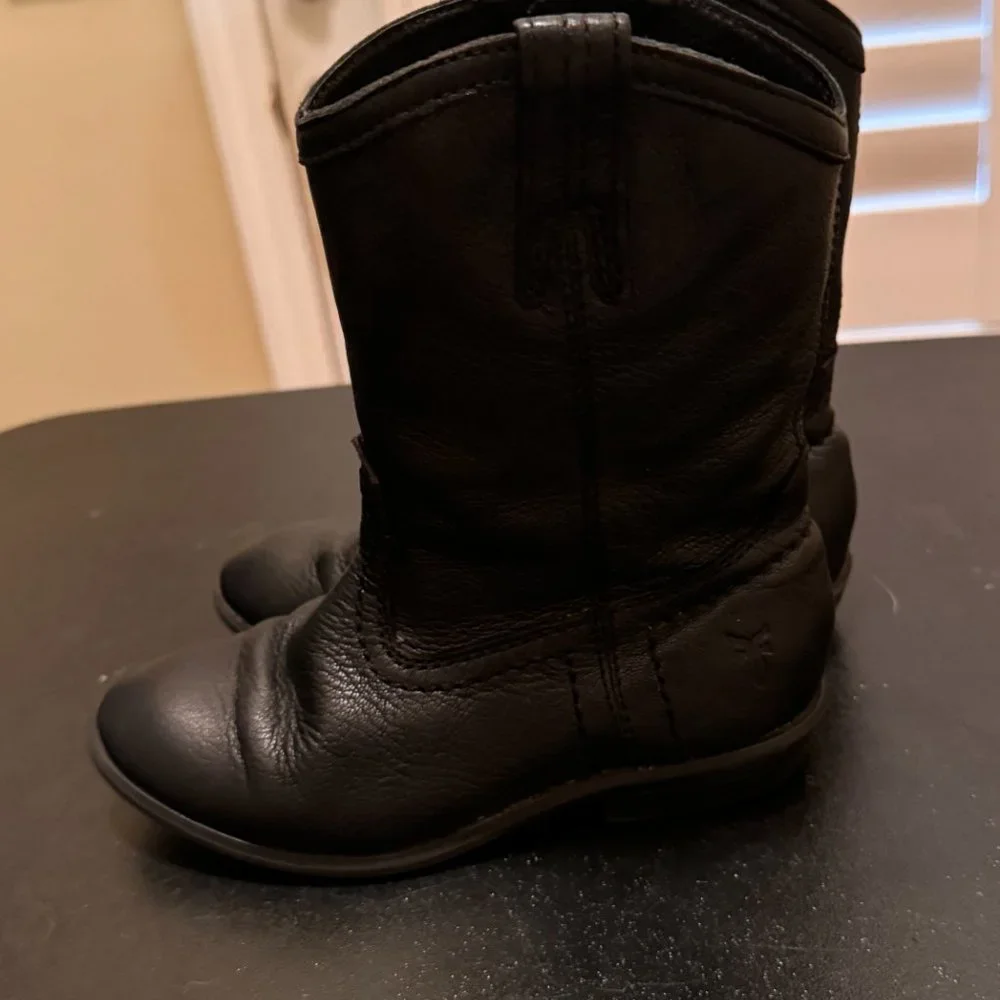Frye size 10 black boots carson pull on 97801